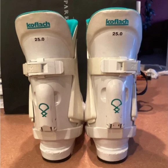 Women's White Winter Boots - Picture 7 of 7